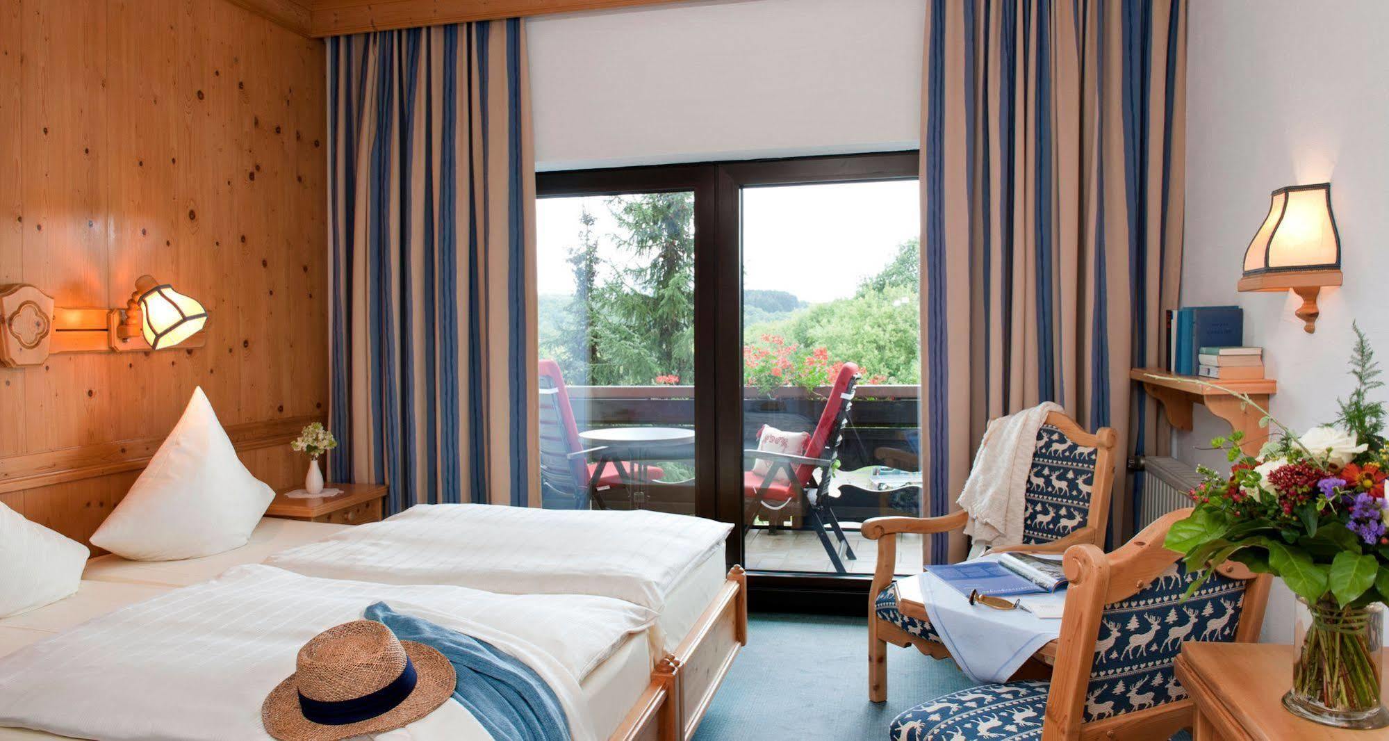 Victor'S Seehotel Weingaertner Bostalsee Bosen-Eckelhausen Rum bild